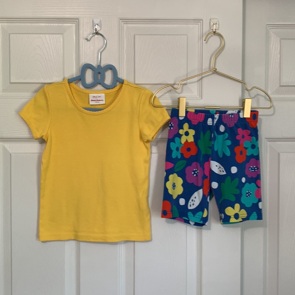 Hanna Andersson BASIC brights Pima Shirt & HA Biker Shorts - Picture 2 of 7